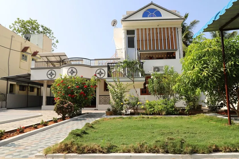 Divinehomestay comfort suite - Image 1