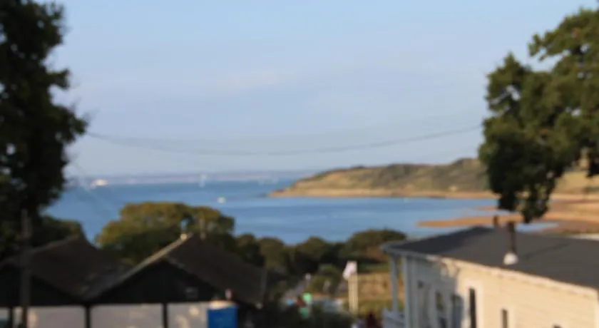 luxury new 3 bed caravan with stunning sea view on private beach in Thorness bay - Image 1