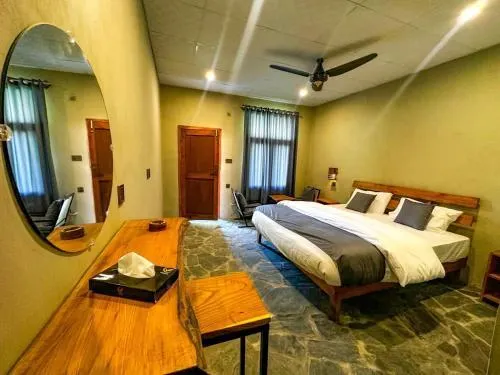 The Hermes Hotel & Backpackers Hostel - Image 1