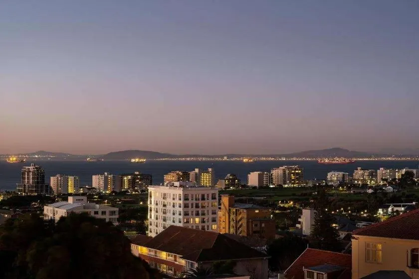 Home Suite Hotels Sea Point - Image 1