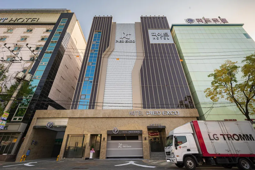 Hotel PIED Exco - Image 1