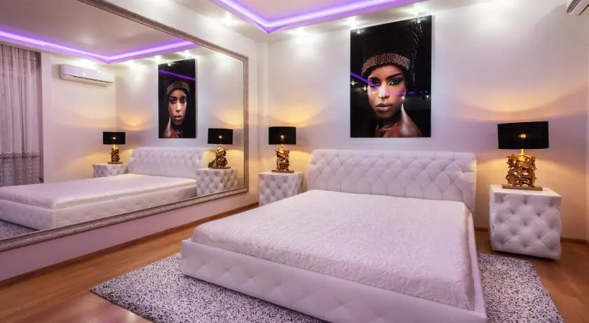Premium Jacuzzi Apartment - Image 1