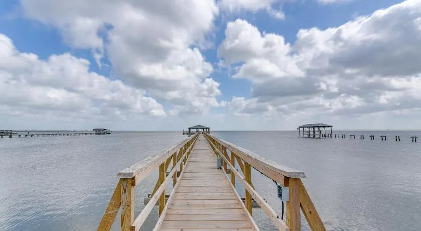 Pet-Friendly Port Arthur Retreat w/ Fishing Pier! - Image 1