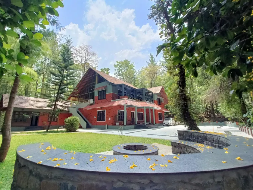 Adrak Mountain Mist Forest Resort - Image 1