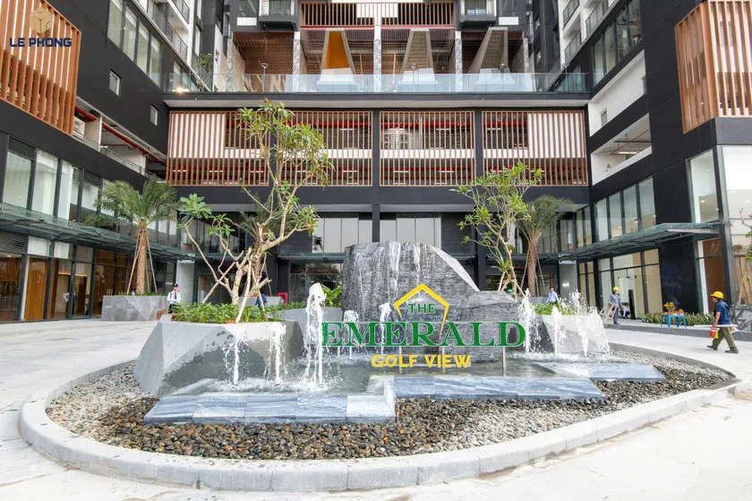 Emerald Golf View - Image 1