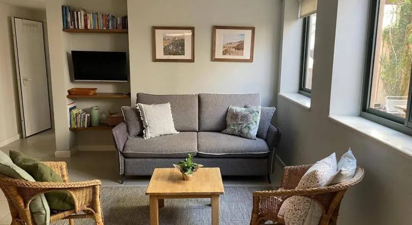 Desert Rose Room - Image 1