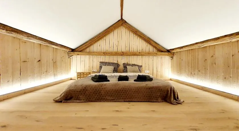 Sam's Cottage Suite - Image 1