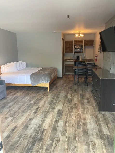 Gold Suites Rentals - Image 1