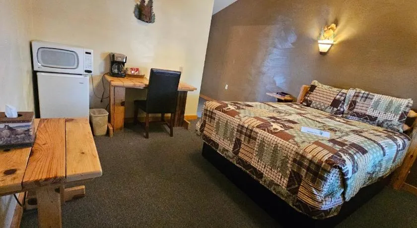 Nine Pines Motel - Image 1