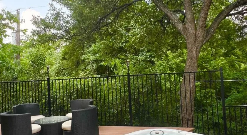 Vacation Home with Whole Home Air Cleaner and Jacuzzi - Image 1