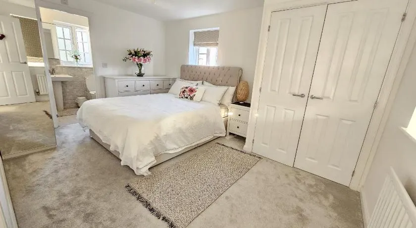 Modern Bed at Bicester Village, Kingsmere - Image 1