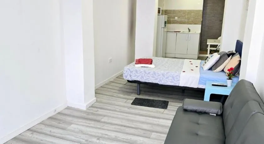 Apartamentos Lindux Airport - Image 1