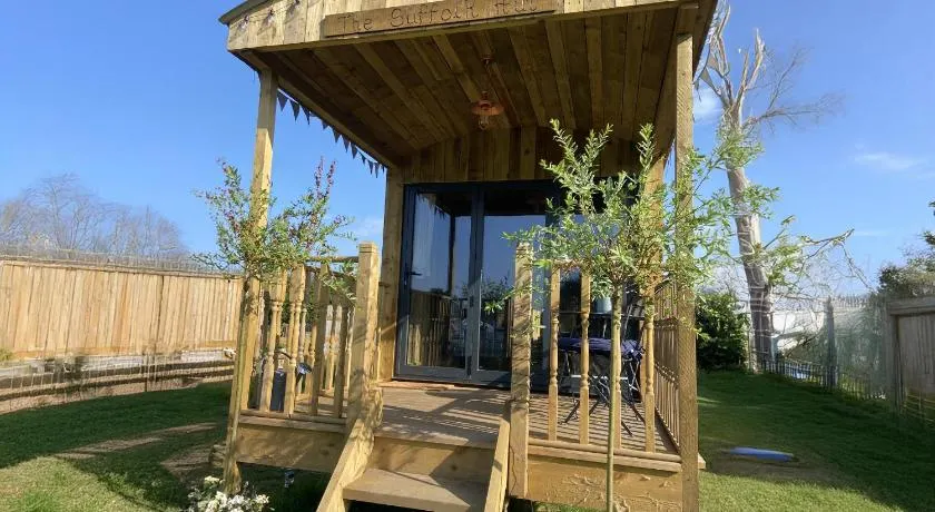 The Suffolk Hut - Image 1