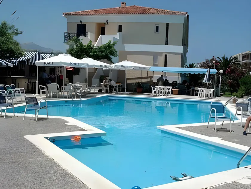 Paradise Hotel - Image 1