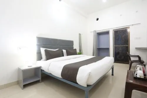Hotel The regal inn - Image 1