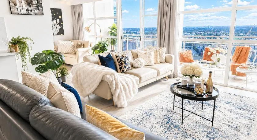 Lvl 32 Sub-Penthouse with Harbour Views - Image 1