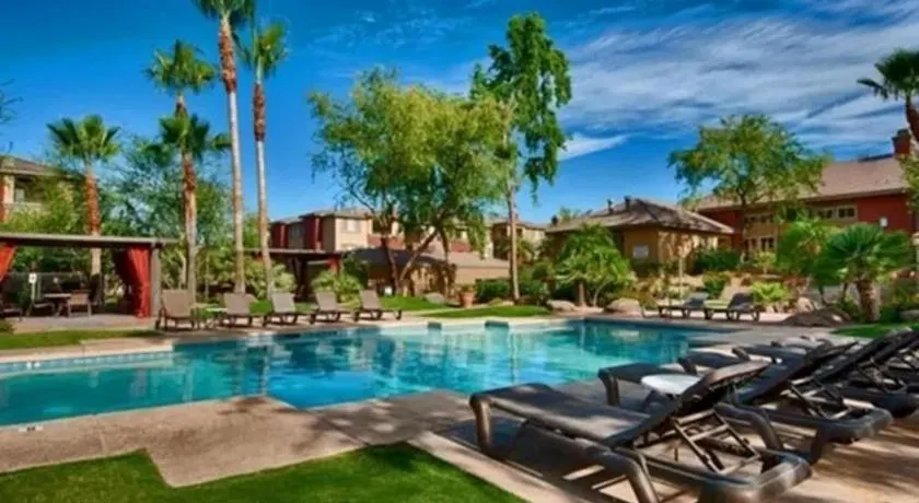Gated Condo Heated Pool Spa Gym Near Zoo - Image 1
