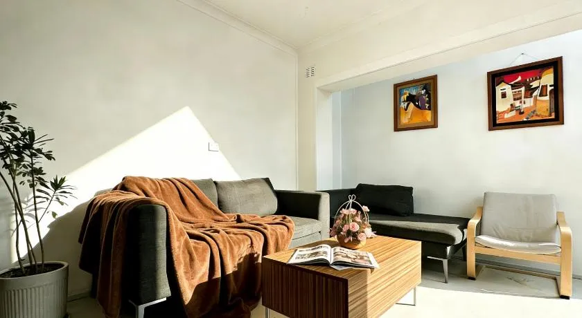 Central Strathfield quiet share stay - Image 1