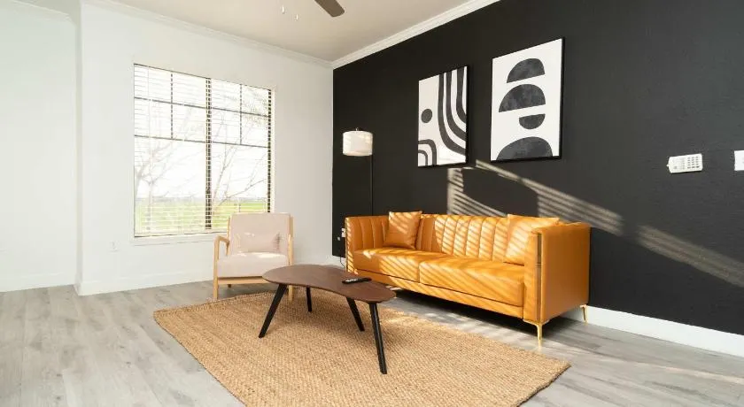Boulevard Stays 1BR by Stadium Pool Parking Gym 04 - Image 1