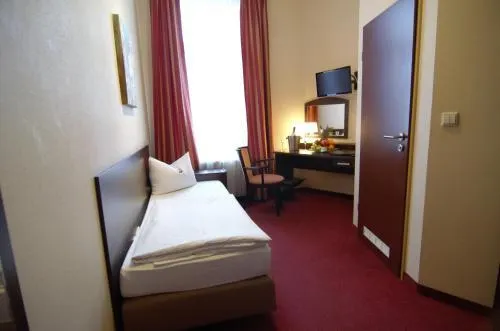 Hotel Polo am ZOB - Image 1