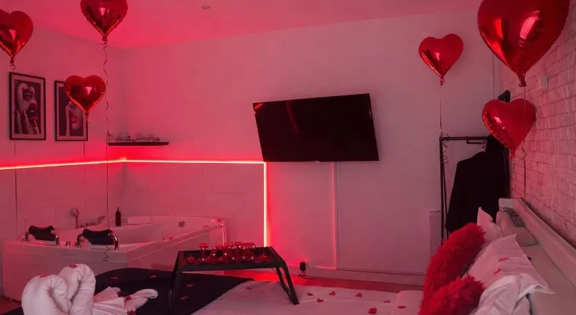 Orléans Centre - LOVE ROOM - Good Vibes Only - Image 1