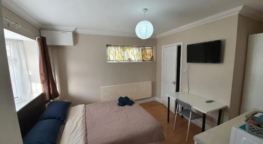 Eastwood Rooms - Image 1