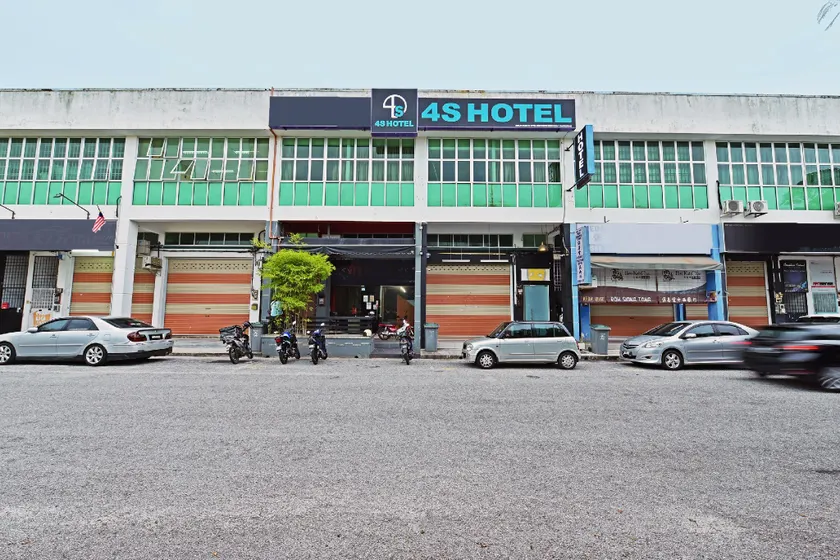 4S Hotel - Image 1