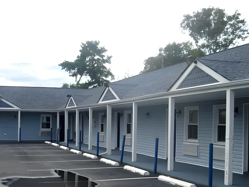 Red Carpet Inn & Suites Hammonton NJ Route-30E - Image 1