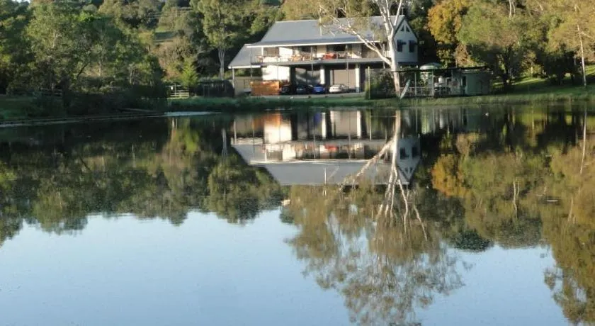 Samford Lakes Rural Accommodation - Image 1