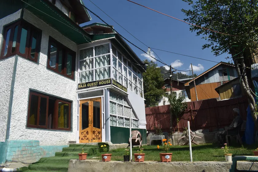 Raja Guest House Pahalgam - Image 1