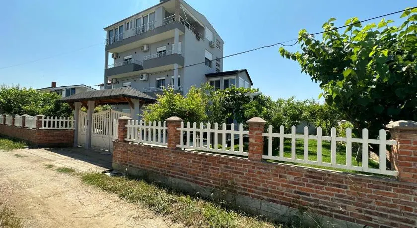 Nature & Sea Escape Spacious Family Villa - Image 1