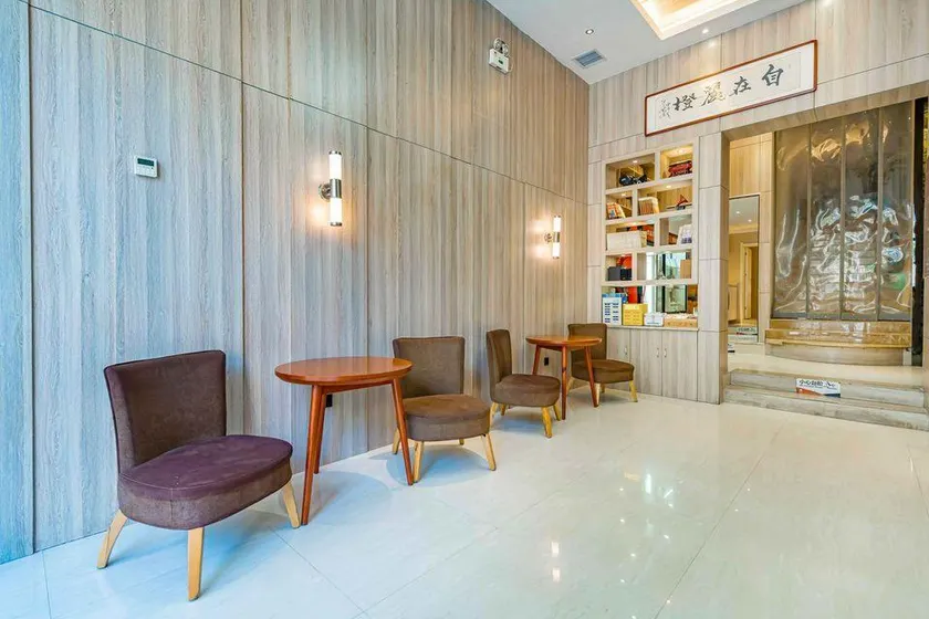 Ease Hotel (Changyang Qingjiang Gallery) - Image 1