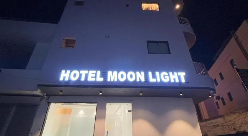 Hotel Moon Light - Image 1