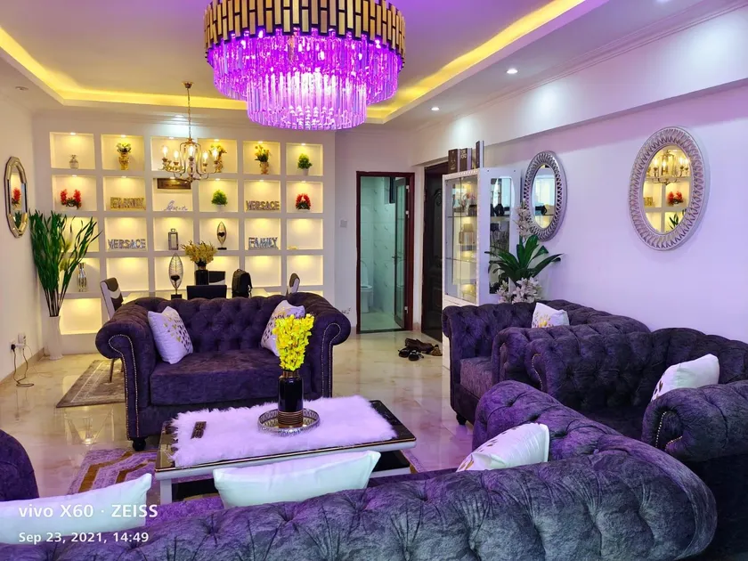 Beautiful Apartment with Skyline Views - Image 1