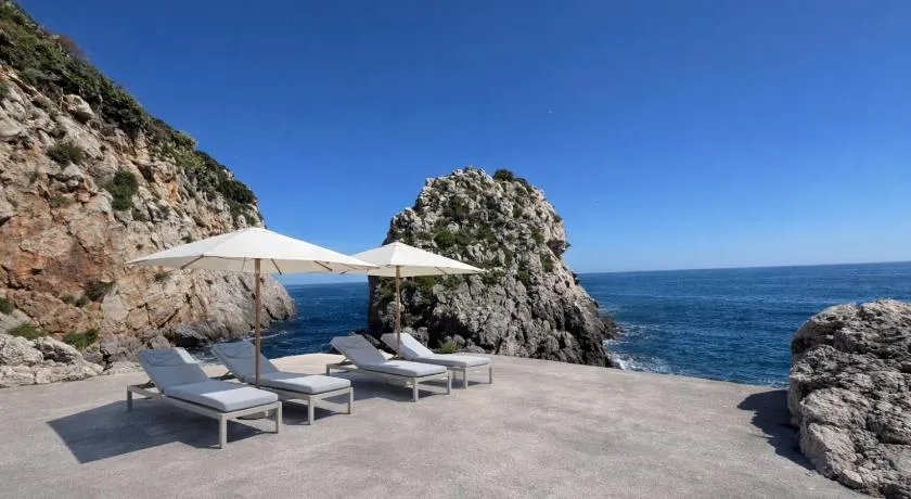 Villa Cliff - Image 1