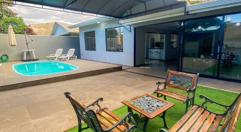 Linda casa com piscina prox. Centro - Image 1
