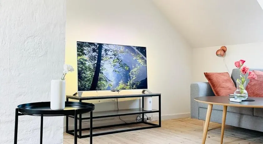 Scandinavian Apartment Hotel - Lunden 1 - Central 3 bedroom apartment on two floors - Image 1