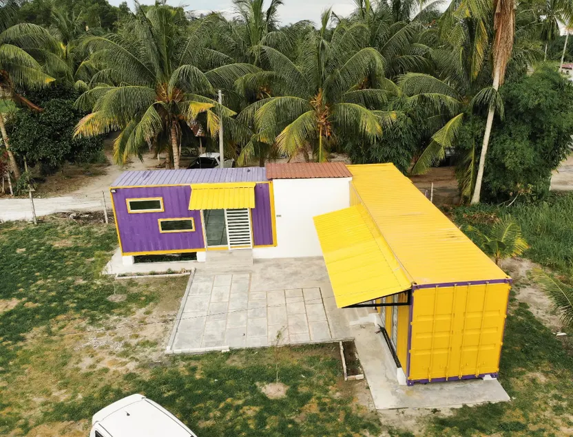 Yellow Cube at Lumut Cube Homestay Kontena - Image 1