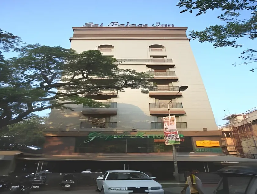 Hotel Sai Inn - Image 1