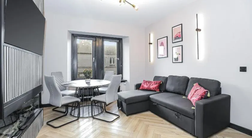 1 Bedroom Gorgie Sleeps 4 Easy City Access - Image 1