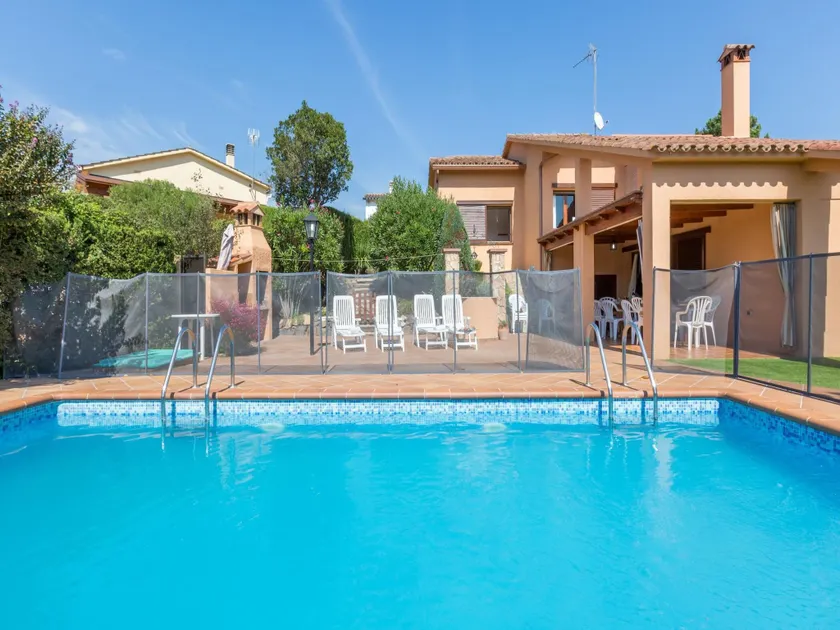 Quiet residential villa in Vidreres - Image 1