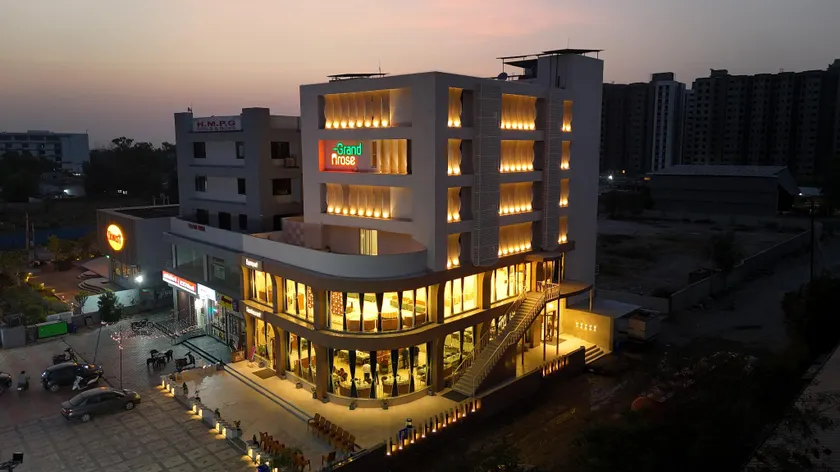 Hotel Grand Arose - Image 1