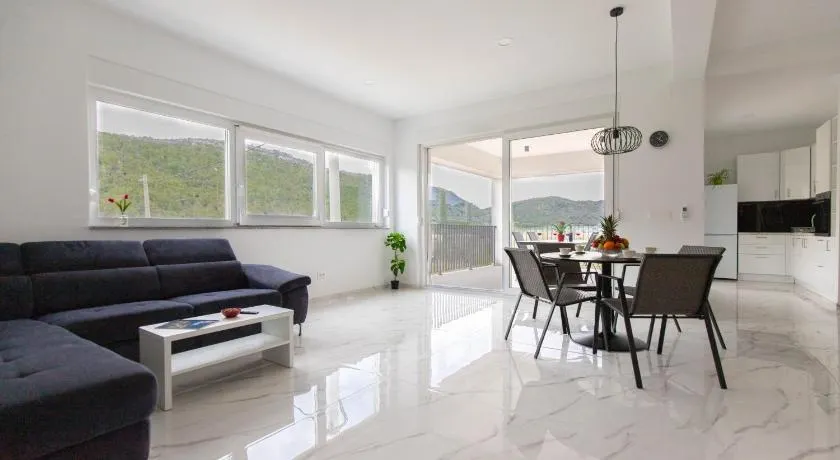 House Bartulovic -Lucia Apartment with sea view - Image 1