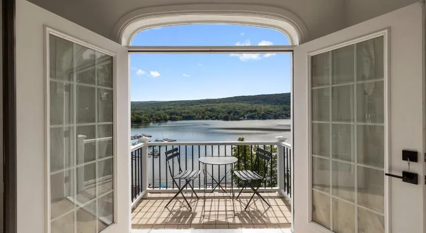 Lakeview Villa with Private Hot Tub, Firepit & Spacious Decks with Breathtaking Cliff Views - Image 1