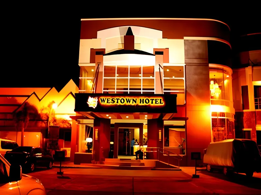 MO2 Westown Hotel - Mandalagan - Image 1