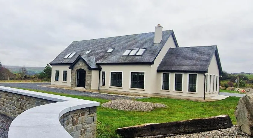 Entire home in Westport Ireland - Image 1
