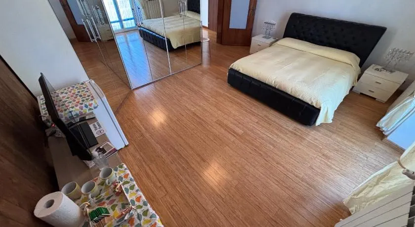 appartamento IL Tulipano camera quadrupla con bagno senza cucina e monolocale con bagno e angolo cottura - Image 1