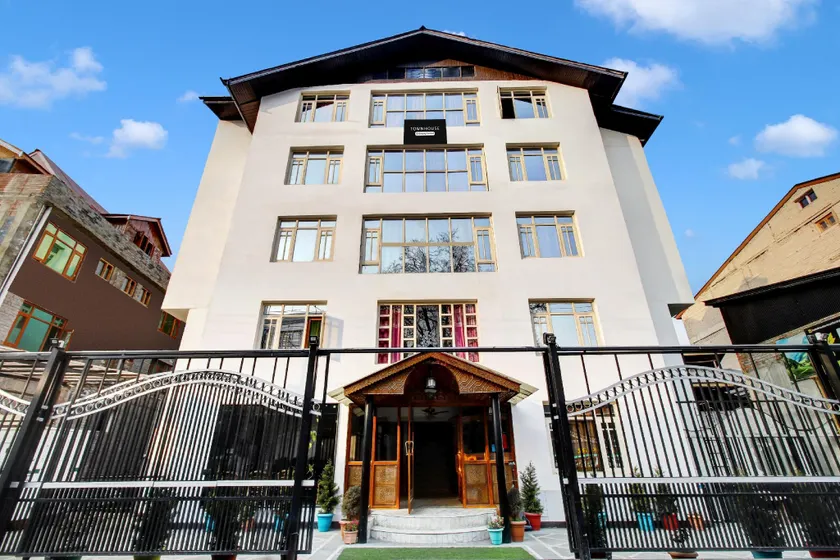 Townhouse Rajbagh Formerly Hotel Modern - Image 1