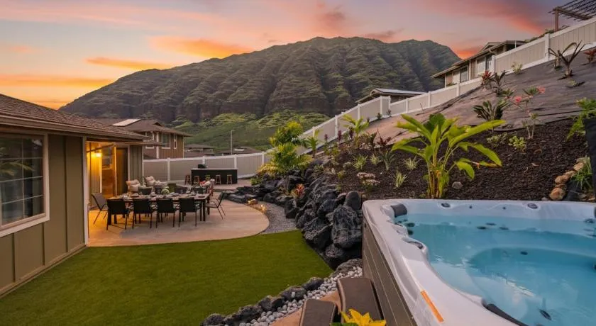 Oahu Family retreat-Beach 5min away-Oceanview - Image 1