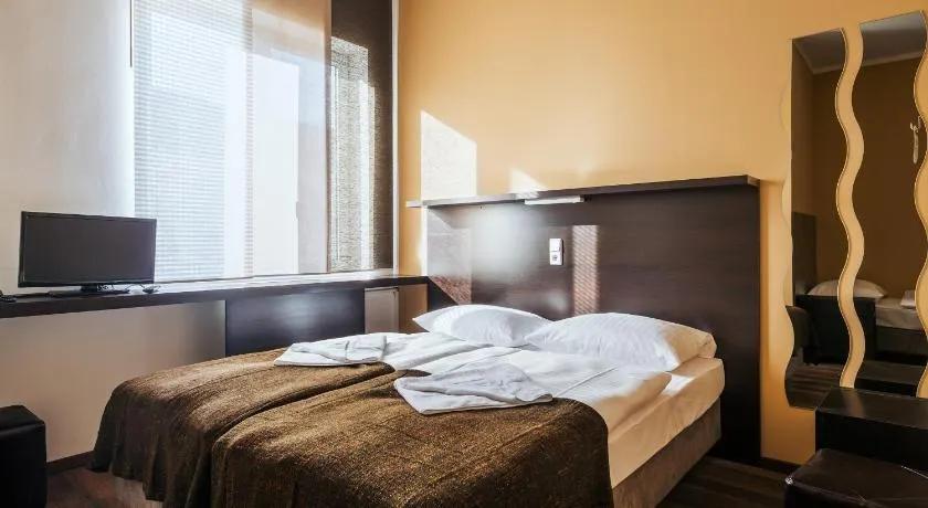 Apple City Hotel - Image 1